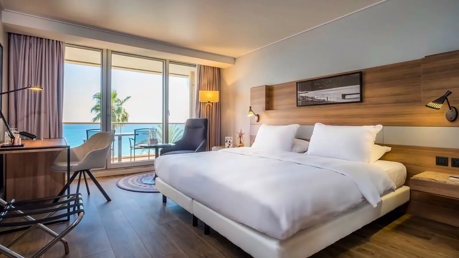 Habitación del Radisson Blu de Niza con la madera WD820